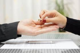 Who Gets Wedding Rings and Family Heirlooms in a Divorce?